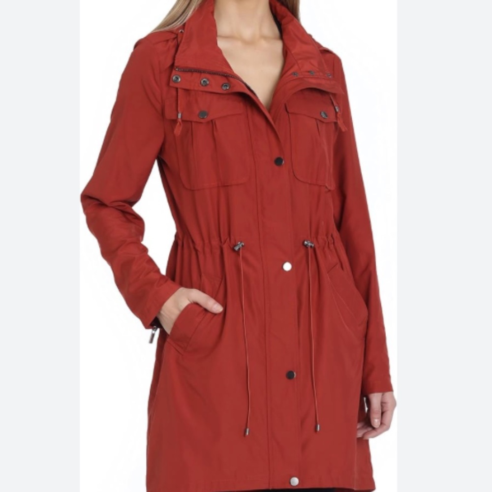 Badgley Mischka || Dakota water repellent rain anorak in Dakota spice